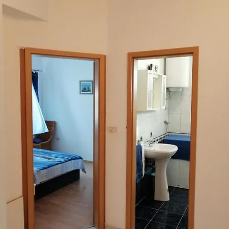 Appartement In With Air Conditioning, Wifi, Washing Machine 4982-7 *