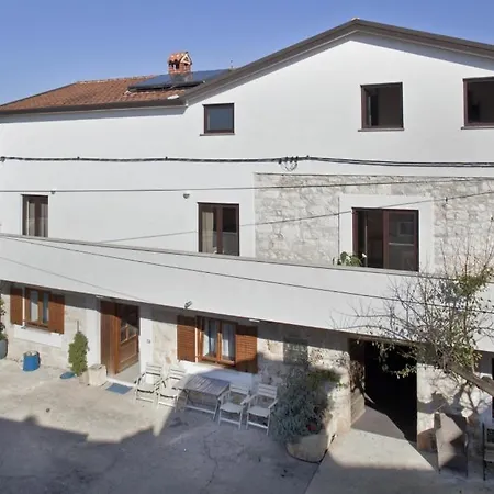 In With Air Conditioning, Wifi, Washing Machine 4982-7 Appartement Funtana