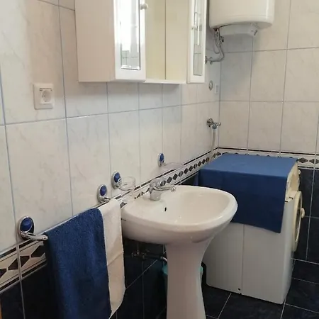 In With Air Conditioning, Wifi, Washing Machine 4982-7